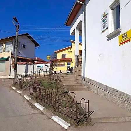 Toni Отель 2*