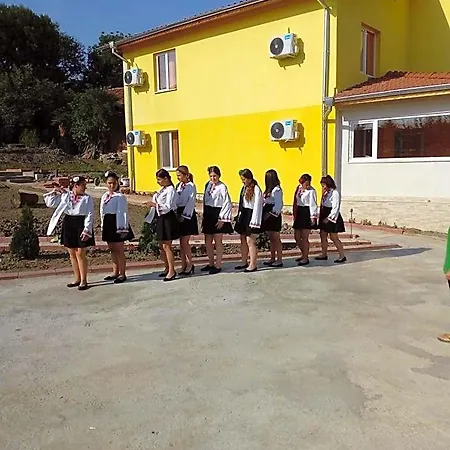 Отель Toni